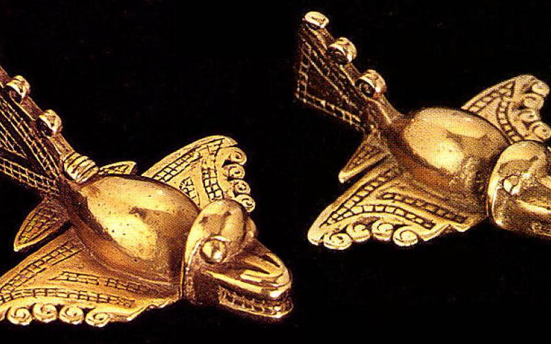 Золотые самолетики