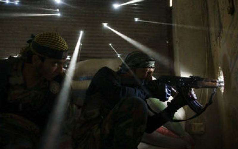 Снайперы в укрытии