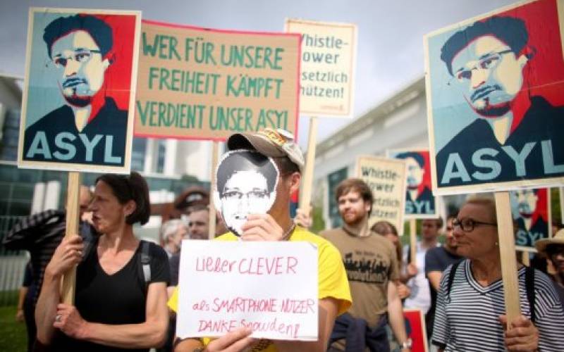 Демонстрация в поддержку Сноудена